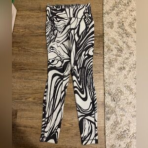 Lululemon wunder train tights with pockets